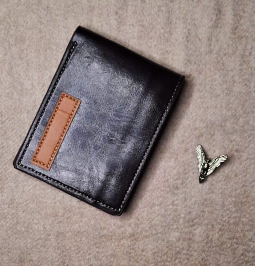 BLACK LEATHER WALLET